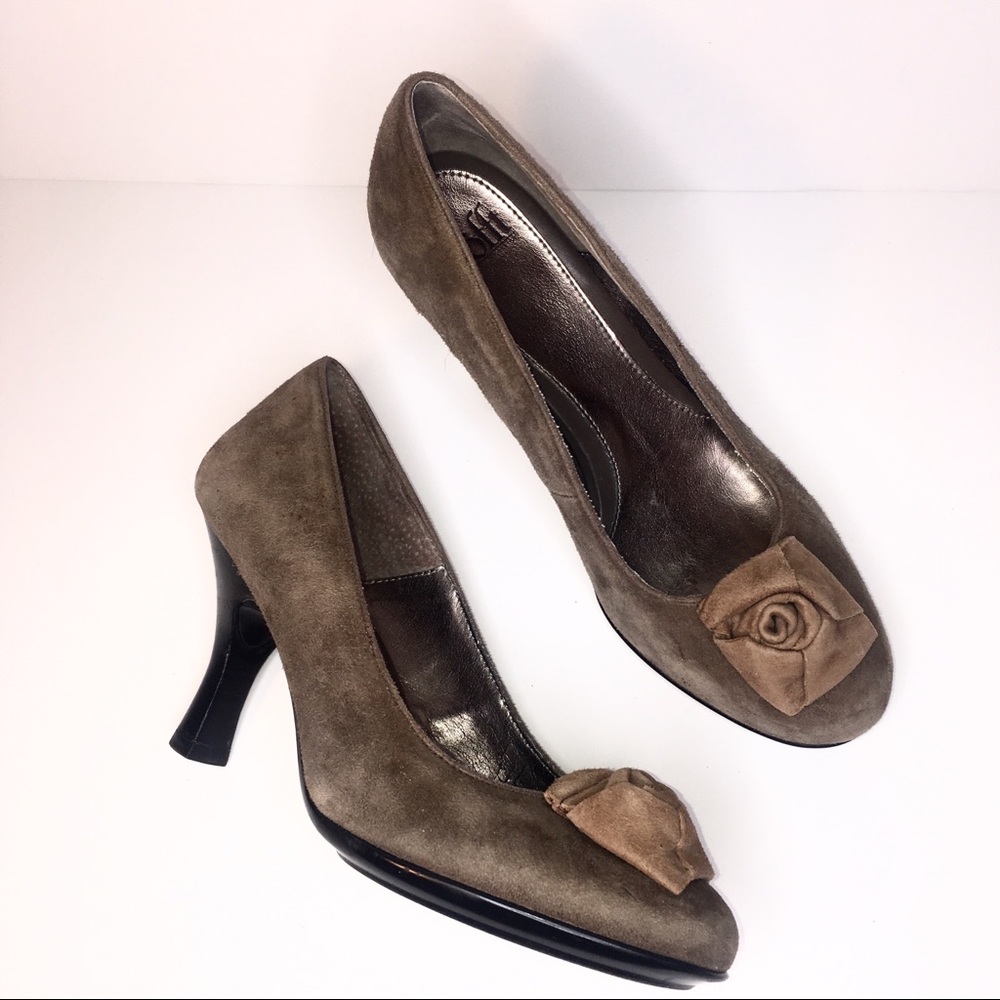Tan Suede leather vintage inspired heels 10N Narrow
